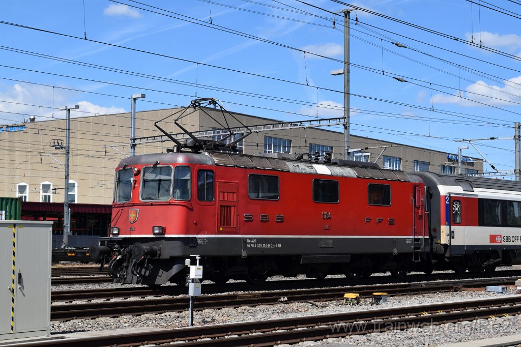 5551-0028-310519.jpg - SBB-CFF Re 4/4'' 11134 (Re 420.134-9)  (Re 91 85 4 420 134-9 CH-SBB) / Aarau (Torfeld) 31.5.2019
