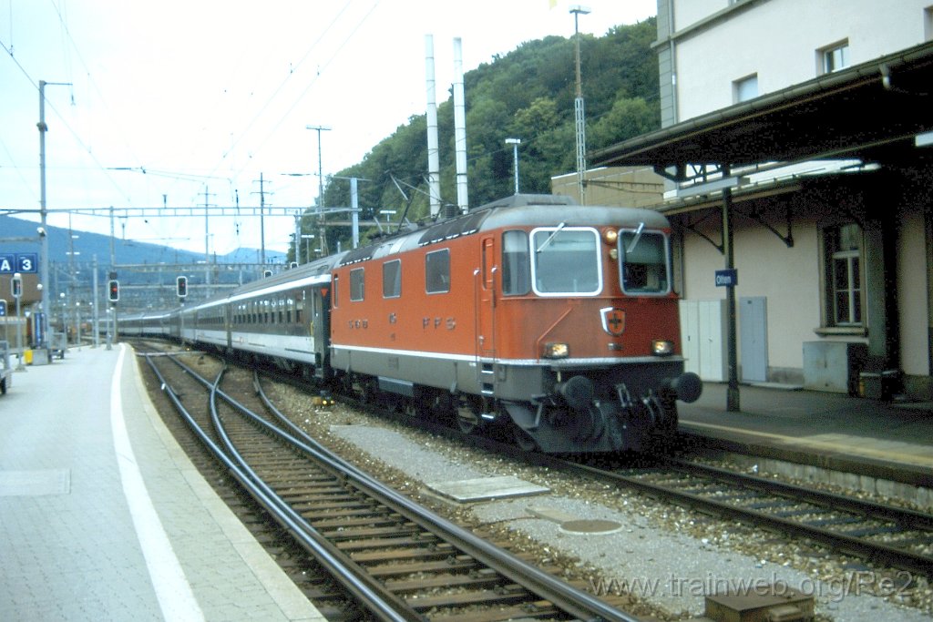 0895-0025.jpg - SBB-CFF Re 4/4'' 11135 / Olten 12.7.2001