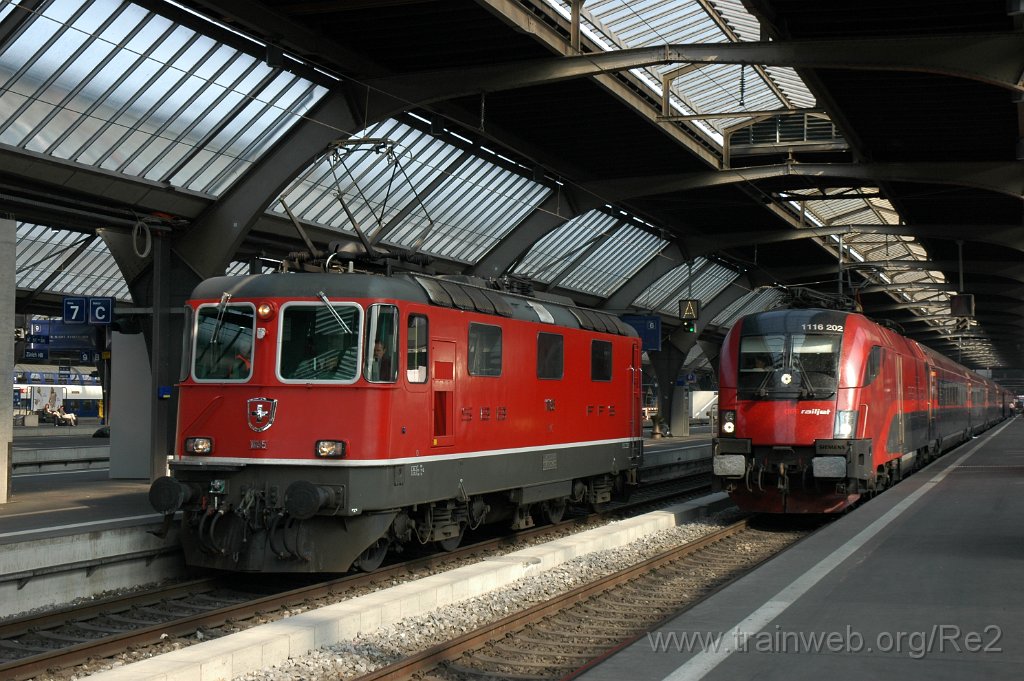 1843-0040-090410.jpg - ÖBB 1116.202-1 + SBB-CFF Re 4/4'' 11135 / Zürich HB 9.4.2010