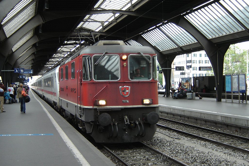 1177-0016-200506.jpg - SBB-CFF Re 4/4'' 11136 / Zürich HB 20.5.2006