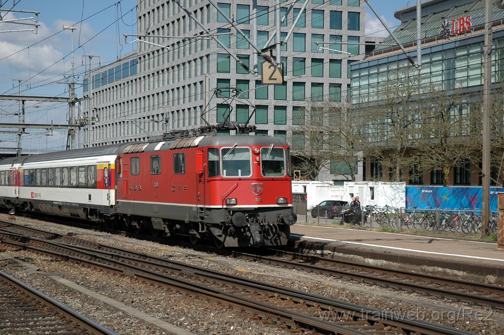 3069-0032-090414.jpg - SBB-CFF Re 4/4'' 11136 / Zürich-Altstetten 9.4.2014