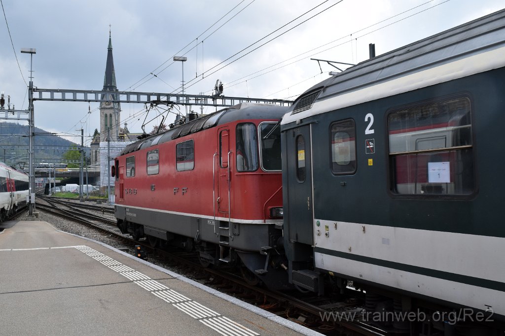 7999-0018-300422.jpg - SBB-CFF Re 4/4'' 11136 (Re 420.136-4)  (Re 91 85 4 420 136-4 CH-SBB) / St.Gallen HB 30.4.2022