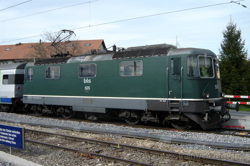 1042-0029-260405.jpg - BLS Re 420.505-0 / Kerzers 26.4.2005