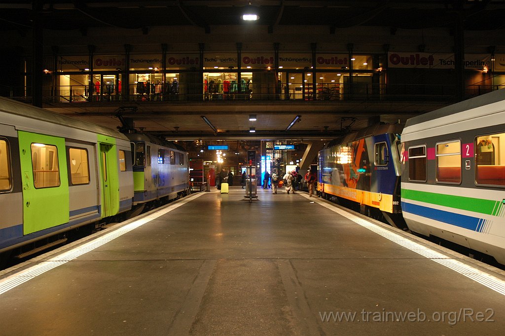 3392-0050-141114.jpg - BLS Re 420.505-0 (Re 91 85 4 420 505-0 CH-BLS) + SOB Re 456.092-6 ''Amriswil / Polizeischule Amriswil'' / Luzern 14.11.2014