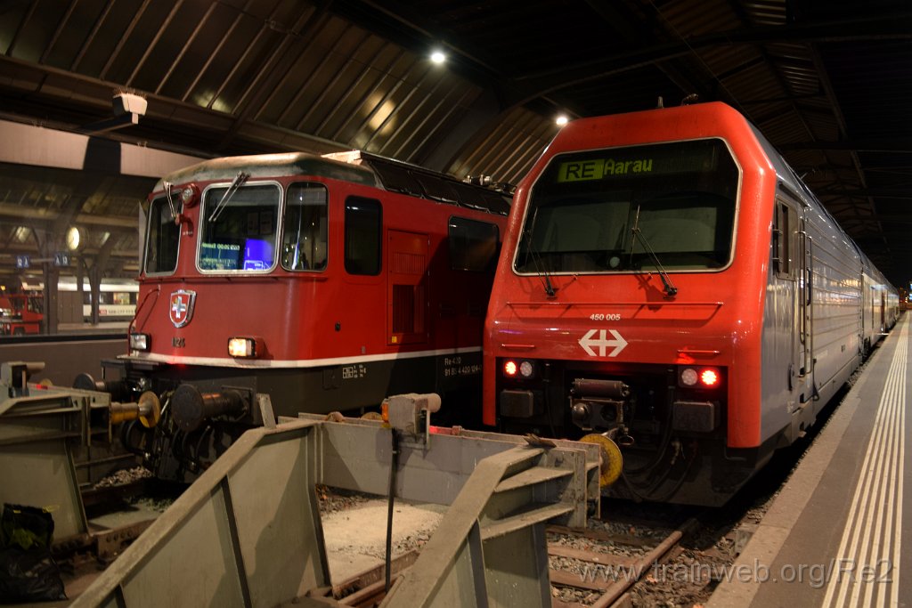 4757-0018-061117.jpg - SBB-CFF Re 450.005-4 ''Kilchberg'' (Re 91 85 4 450 005-4-7 CH-SBB) + SBB-CFF Re 4/4'' 11124 (Re 420.124-0)  (Re 91 85 4 420 124-0 CH-SBB) / Zürich HB 6.11.2017