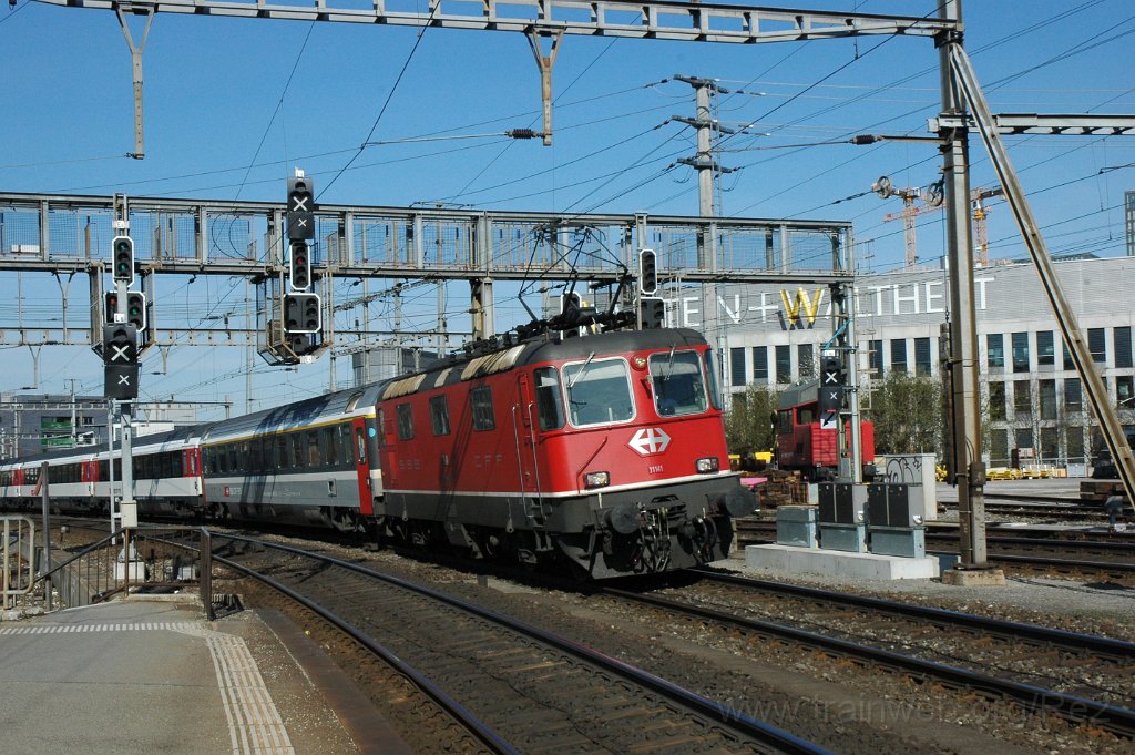 2086-0029-010411.jpg - Re 4/4" 11141 / Zürich-Oerlikon 1.4.2011