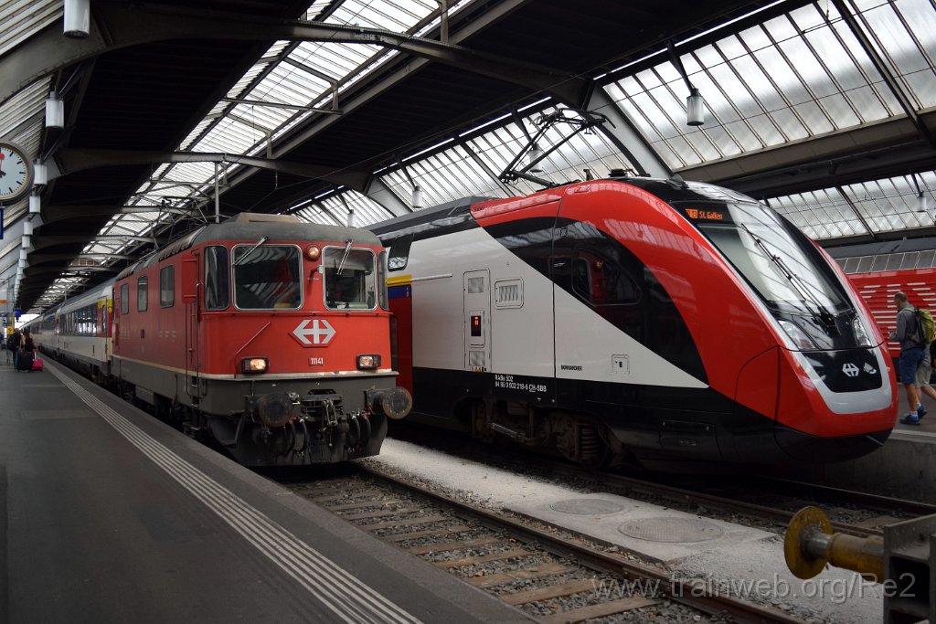 8033-0022-060622.jpg - SBB-CFF Re 4/4'' 11141 (Re 420.141-4)  (Re 91 85 4 420 141-4 CH-SBB) + SBB-CFF RABe 502.218 / At 94 85 1 502.218-4 (RABe 94 85 0 502 218-6 CH-SBB) / Zürich HB 6.6.2022
