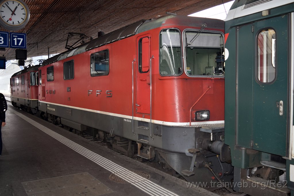 5819-0004-020120.jpg - SBB-CFF Re 4/4'' 11302 (Re 420.302-2)  (Re 91 85 4 420 302-2 CH-SBB) + SBB-CFF Re 4/4'' 11143 (Re 420.143-0)  (Re 91 85 4 420 143-0 CH-SBB) / Zürich HB 2.1.2020