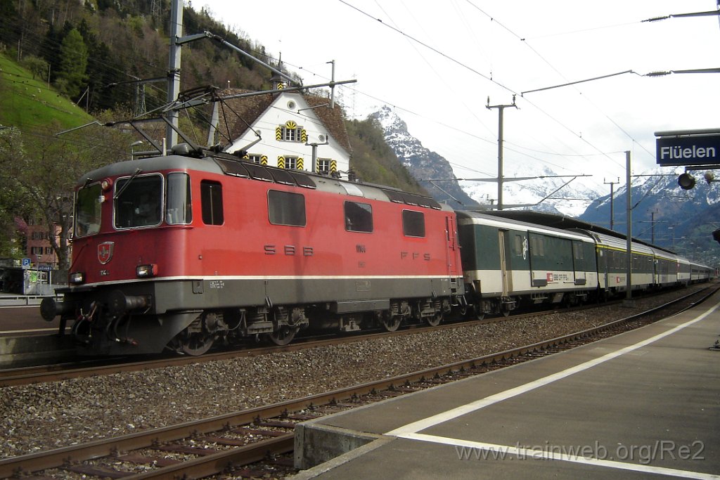 1037-0023-240405.jpg - SBB-CFF Re 4/4'' 11144 / Flüelen 24.4.2005