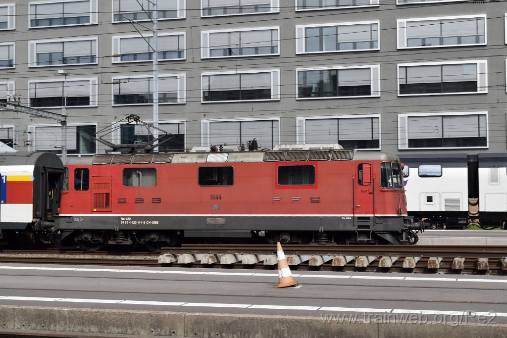 5744-0013-170919.jpg - SBB-CFF Re 4/4'' 11144 (Re 420.144-8)  (Re 91 85 4 420 144-8 CH-SBB) / Zürich-Altstetten 17.9.2019