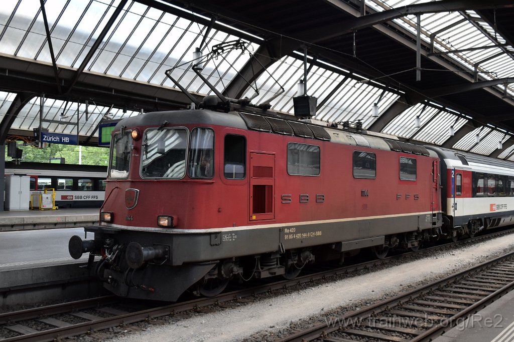8008-0017-260522.jpg - SBB-CFF Re 4/4'' 11144 (Re 420.144-8)  (Re 91 85 4 420 144-8 CH-SBB) / Zürich HB 26.5.2022