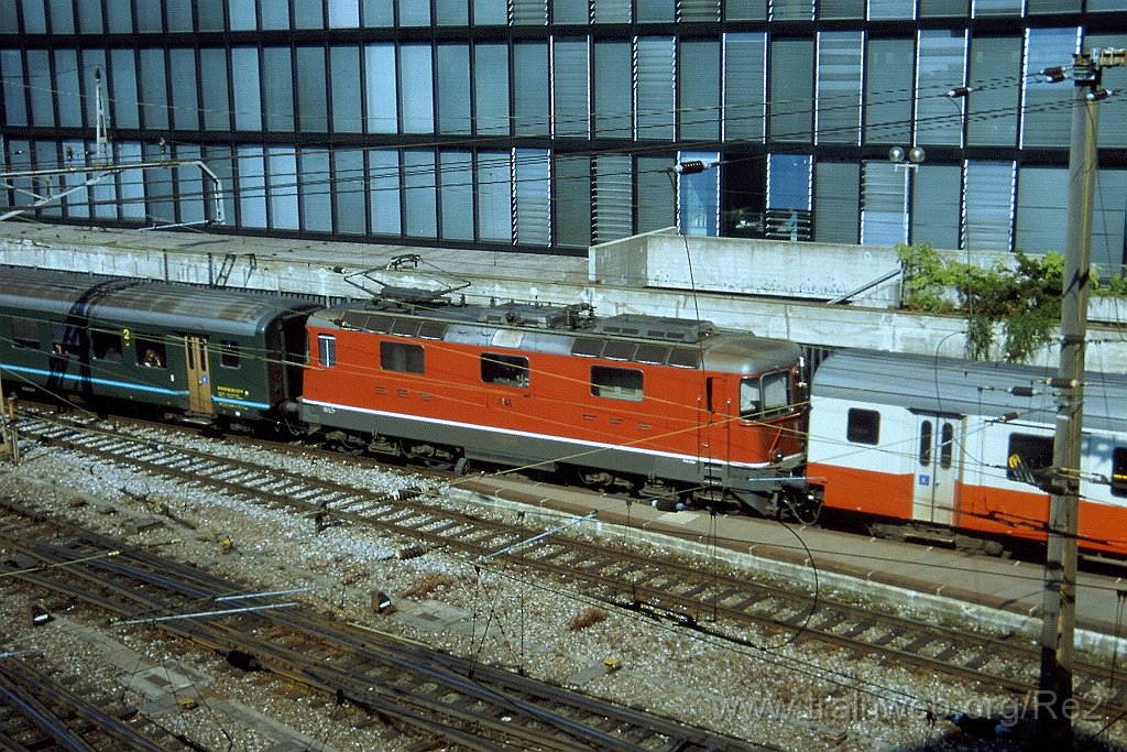 0890-0023.jpg - SBB-CFF Re 4/4'' 11146 / Bern HB 14.6.2001