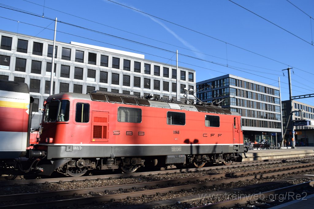 3766-0023-121115.jpg - SBB-CFF Re 4/4'' 11146 / Liestal 12.11.2015