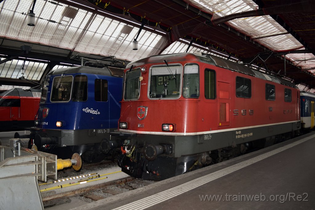 7202-0029-031120.jpg - SBB-CFF Re 4/4'' 11146 (Re 420.146-3)  (Re 91 85 4 420 146-3 CH-SBB) + SBBC Re 421.371-6 ''Zürich-München 2021'' (Re 91 85 4 421 371-6 CH-SBBC) / Zürich HB 3.11.2020