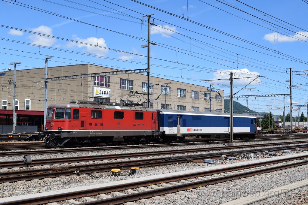 5541-0035-310519.jpg - SBB-CFF St 901 (50 85  89-33 901-1 CH-SBB) + SBB-CFF Re 4/4'' 11147 (Re 420.147-1)  (Re 91 85 4 420 147-1 CH-SBB) / Aarau (Torfeld) 31.5.2019