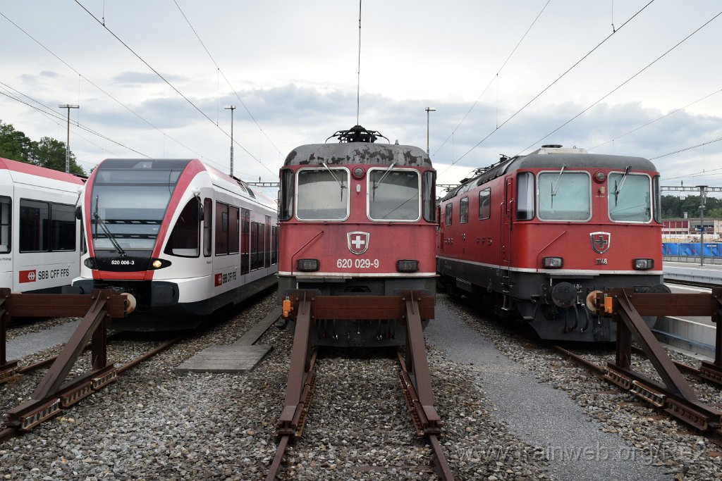 5641-0045-270719.jpg - SBB-CFF RABe 520.006 / Bt 94 85 1 520 006-1 ''Hitzkirch'' (RABe 94 85 0 520 006-3 CH-SBB) + SBBC Re 6/6 11629 (Re 620.029-9)  ''Interlaken'' + SBB-CFF Re 4/4'' 11148 (Re 420.148-9)  (Re 91 85 4 420 148-9 CH-SBB) / Bülach 27.7.2019