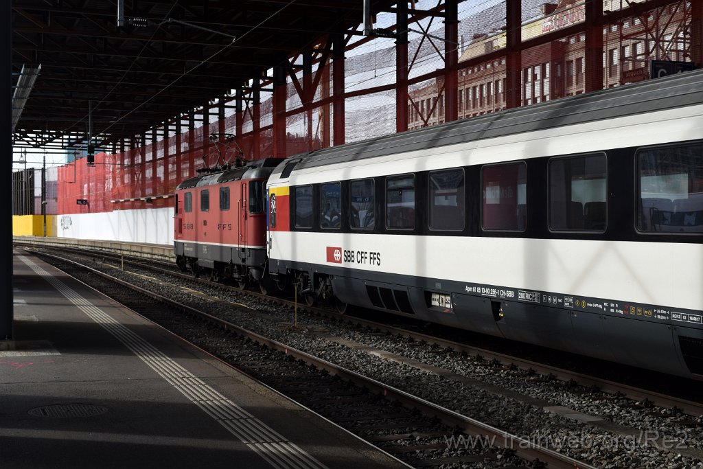 4688-0006-041017.jpg - SBB-CFF Re 4/4'' 11153 (Re 420.153-9)  (Re 91 85 4 420 153-9 CH-SBB) / Zürich HB 4.10.2017