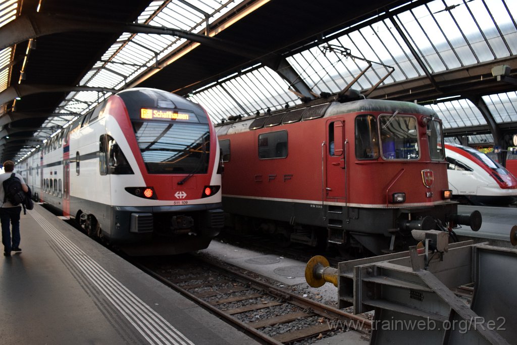 5113-0019-170918.jpg - SBB-CFF RABe 511.109 / Bt 94 85 1 511 109-4 (RABe 94 85 0 511 109-6 CH-SBB) + SBB-CFF Re 4/4'' 11153 (Re 420.153-9)  (Re 91 85 4 420 153-9 CH-SBB) / Zürich HB 17.9.2018