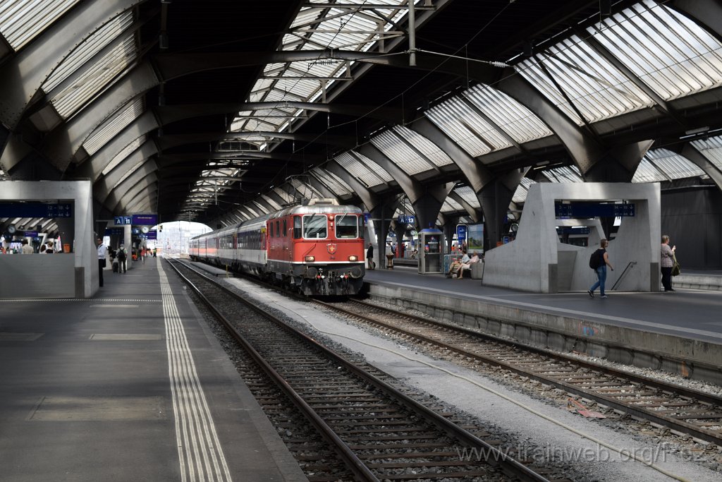 4005-0001-110716.jpg - SBB-CFF Re 4/4'' 11154 (Re 420.154-7)  (Re 91 85 4 420 154-7 CH-SBB) / Zürich HB 11.7.2016