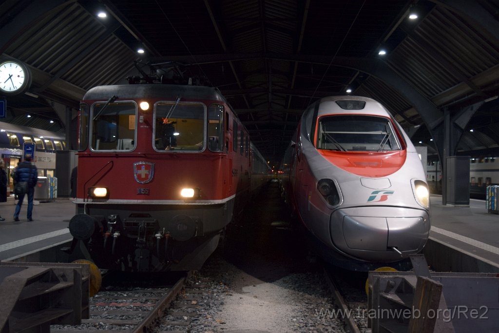 3802-0017-171215.jpg - SBB-CFF Re 4/4'' 11155 + FS (CH) ETR 610.111 / 11-A (ETR 93 85 5 610 111-2 CH-TI) / Zürich HB 17.12.2015