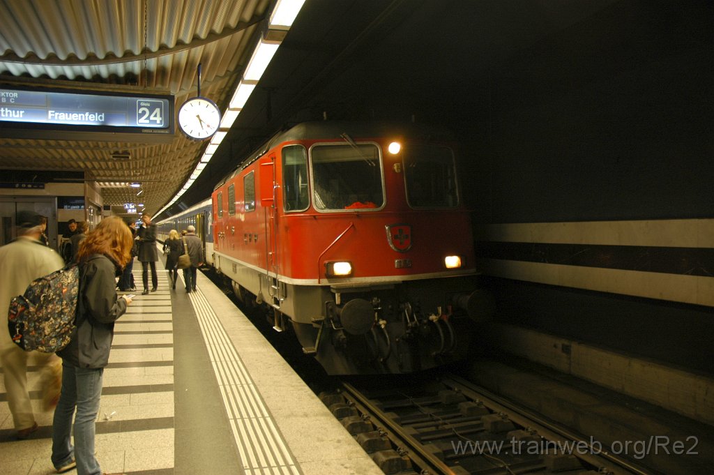 2021-0005-121110.jpg - SBB-CFF Re 4/4'' 11156 / Zürich HB (Museumstrasse) 12.11.2010