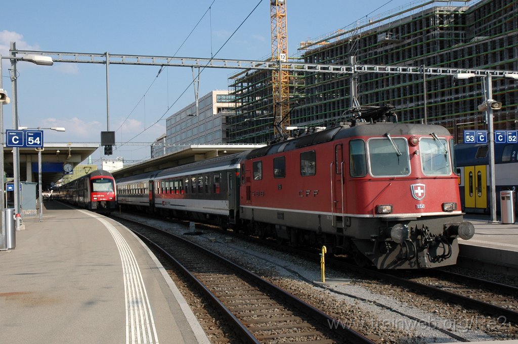 2103-0025-260411.jpg - SBB-CFF Re 4/4'' 11158 / Zürich HB 26.4.2011