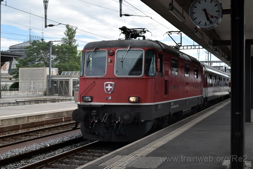 4587-0045-040817.jpg - SBB-CFF Re 4/4'' 11159 (Re 420.159-6)  (Re 91 85 4 420 159-6 CH-SBB) / Genève-Cornavin 4.8.2017
