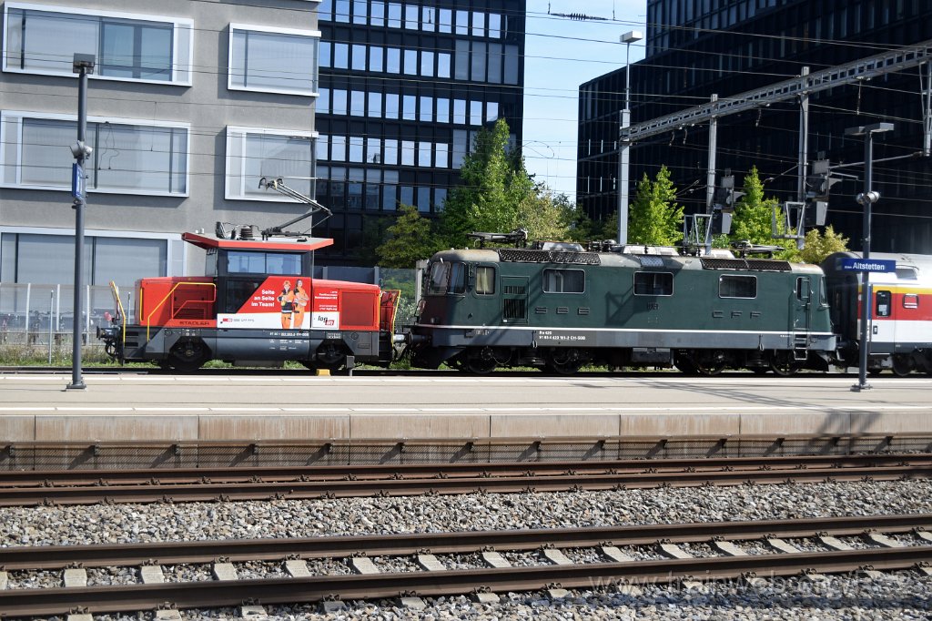 9973-0035-250825.jpg - SBB-CFF Ee 922.003-9 ''Login'' (Ee 97 85 1 922 003-9 CH-SBB) + SBB-CFF Re 4/4'' 11161 (Re 420.161-2)  (Re 91 85 4 420 161-2 CH-SBB) / Zürich-Altstetten 25.8.2025
