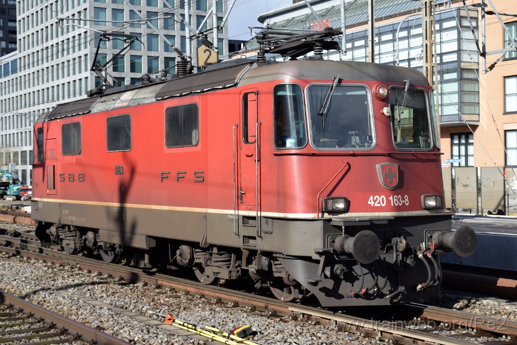5843-0006-040220.jpg - SBBC Re 4/4'' 11163 (Re 420.163-8)  (Re 91 85 4 420 163-8 CH-SBBC) / Zürich-Altstetten 4.2.2020