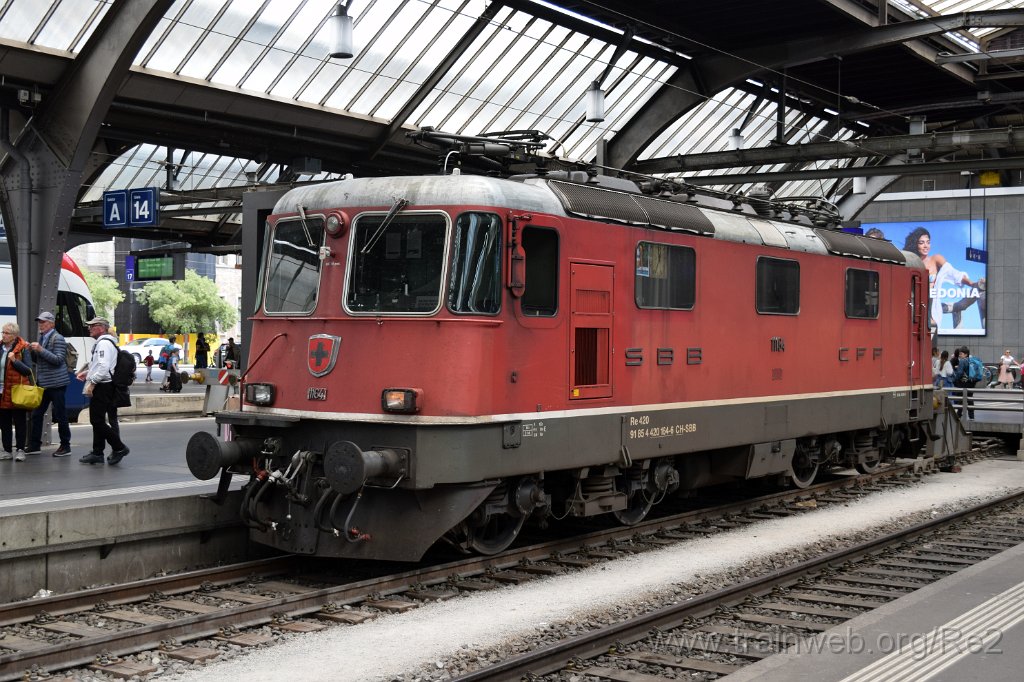 8008-0012-260522.jpg - SBB-CFF Re 4/4'' 11164 (Re 420.164-6)  (Re 91 85 4 420 164-6 CH-SBB) / Zürich HB 26.5.2022