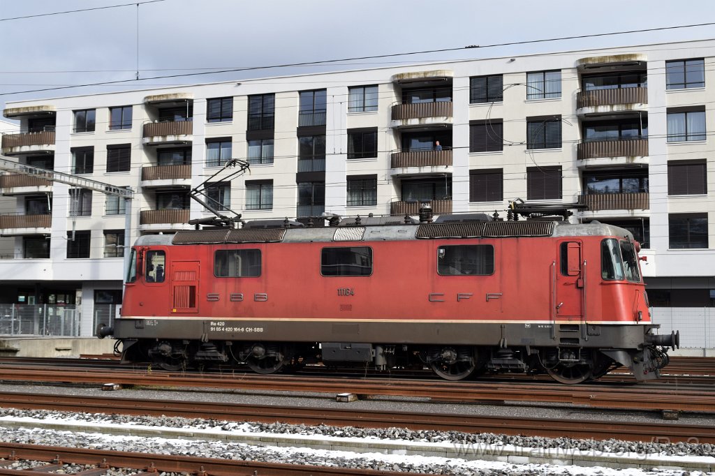 8885-0020-261123.jpg - SBB-CFF Re 4/4'' 11164 (Re 420.164-6)  (Re 91 85 4 420 164-6 CH-SBB) / Wattwil 26.11.2023