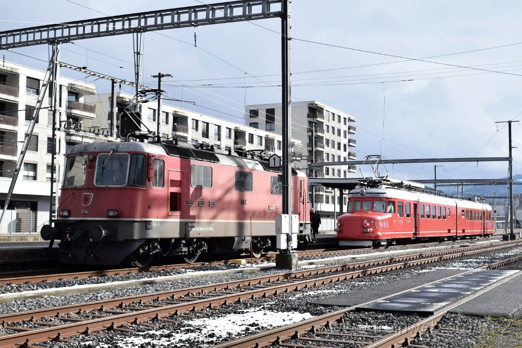 8886-0027-261123.jpg - SBB-CFF Re 4/4'' 11164 (Re 420.164-6)  (Re 91 85 4 420 164-6 CH-SBB) + SBB-CFF RAe 4/8 1021 / 94 85 2 591 021-2 (RAe 94 85 0 591 021-6 CH-SBB) / Wattwil 26.11.2023
