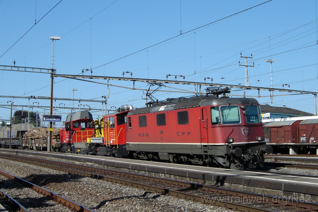 1204-0011-100706.jpg - SBB-CFF Ref 4/4'' 11168 + SBB-CFF Tm 232.004-2 + SBB-CFF Tm 234.079-2 / Effretikon 10.7.2006