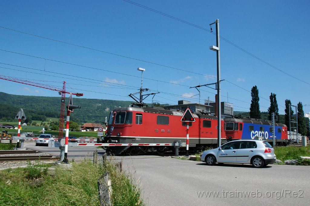 1883-0047-040610.jpg - SBB-CFF Ref 4/4'' 11168 + SBBC Re 620.069-5 ''Hägendorf'' / Otelfingen (Büe Würenloserstrasse) 4.6.2010