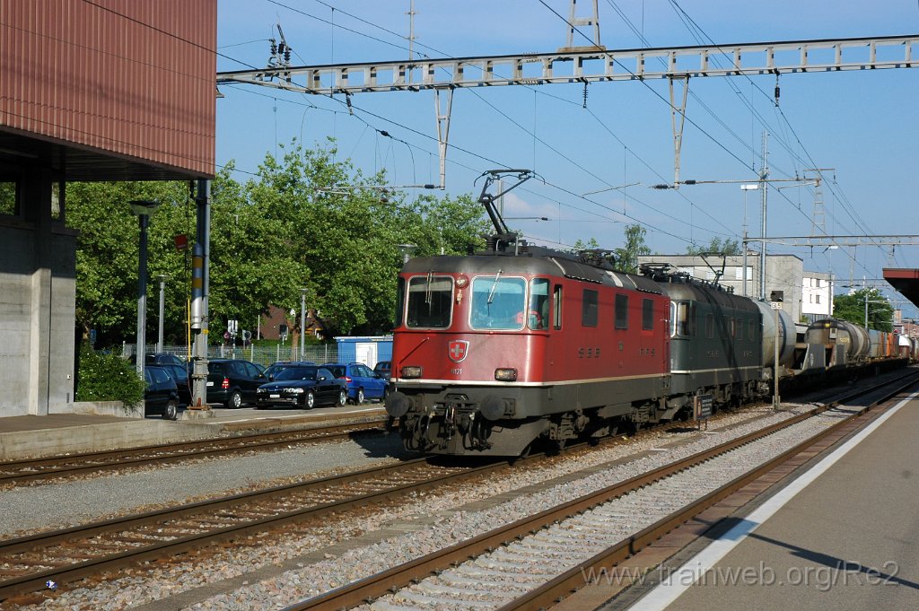 1676-0011-270509.jpg - SBB-CFF Re 4/4'' 11171 + SBB-CFF Re 6/6 11662 ''Reuchenette-Péry'' / Schwerzenbach ZH 27.5.2009