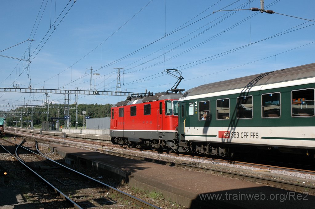 2461-0036-230612.jpg - SBB-CFF Re 4/4'' 11172 / Hüntwangen-Wil 23.6.2012