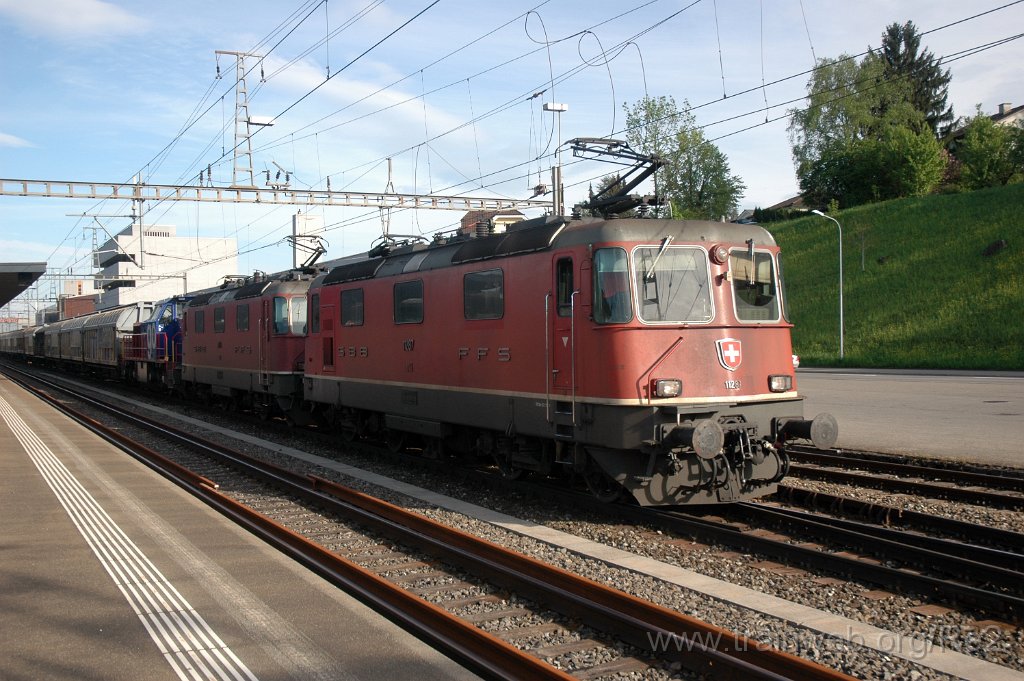 2799-0034-080513.jpg - SBB-CFF Re 4/4'' 11287 + SBB-CFF Re 4/4'' 11174 + SBBC Am 843.058-9 / Killwangen-Spreitenbach 8.5.2013
