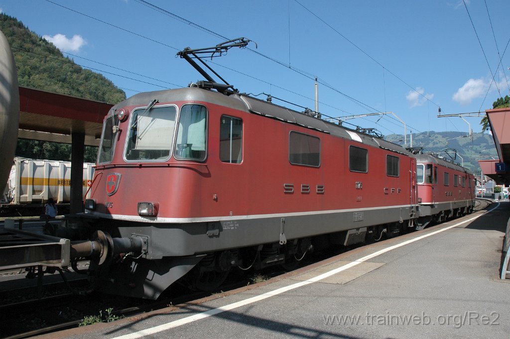 2179-0001-020911.jpg - SBB-CFF Re 4/4'' 11175 + SBB-CFF Re 6/6 11639 ''Murten'' / Schwyz 2.9.2011