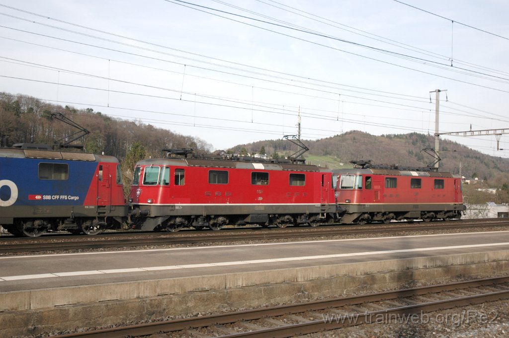 3540-0030-100415.jpg - SBB-CFF Re 4/4'' 11253 + SBB-CFF Re 4/4'' 11177 / Killwangen-Spreitenbach 10.4.2015