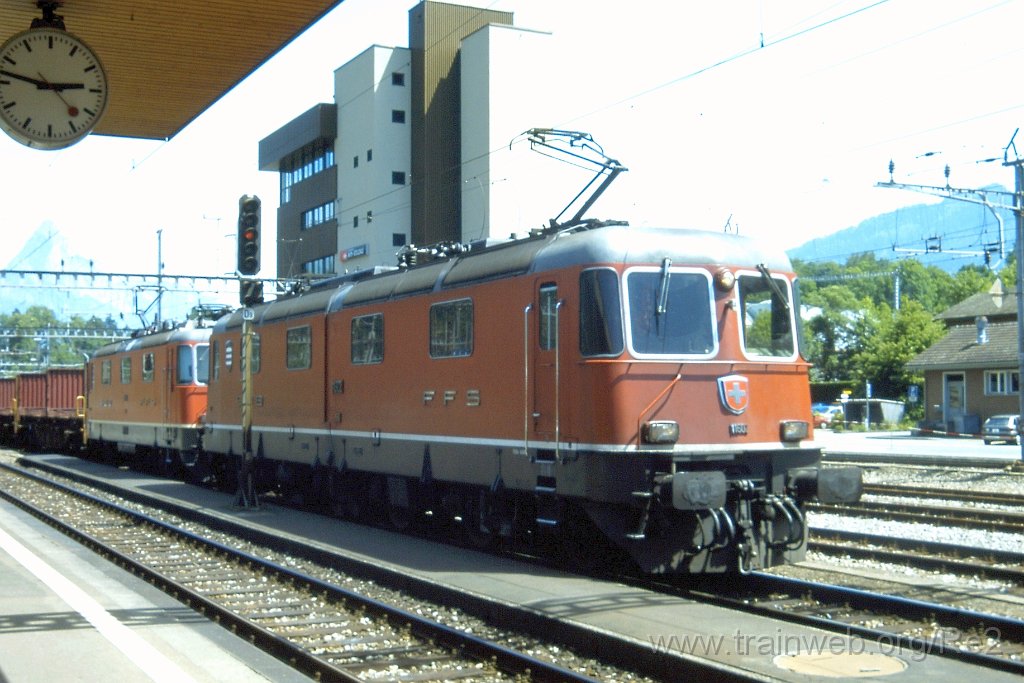 0892-0008.jpg - SBB-CFF Re 6/6 11602 ''Morges'' + SBB-CFF Re 4/4'' 11178 / Arth-Goldau 21.6.2001