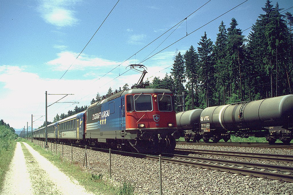 0817-0005.jpg - Re 4/4" 11181 "Zugkraft Aargau" / Buchs AG 2.6.2000