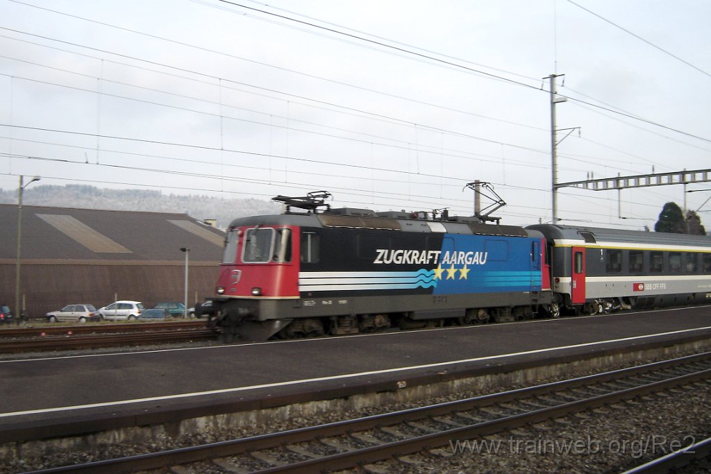 1004-0017-301204.jpg - SBB-CFF Re 4/4'' 11181 ''Zugkraft Aargau'' / Schlieren 30.12.2004
