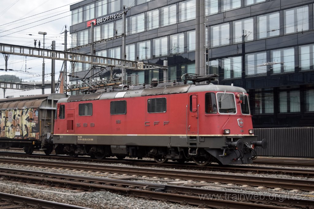 8196-0038-070922.jpg - SBB-CFF Re 4/4'' 11181 (Re 420.181-0)  (Re 91 85 4 420 181-0 CH-SBB) / Olten (Fachhochschule Nordwestschweiz) 7.9.2022