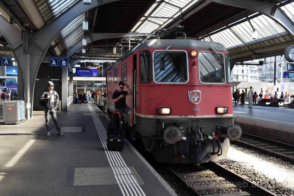 8767-0040-160923.jpg - SBB-CFF Re 4/4'' 11181 (Re 420.181-0)  (Re 91 85 4 420 181-0 CH-SBB) / Zürich HB 16.9.2023