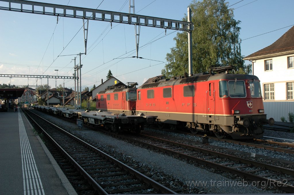2140-0002-280611.jpg - SBB-CFF Re 4/4'' 11182 + SBB-CFF Re 4/4'' 11255 / Hinwil 28.6.2011