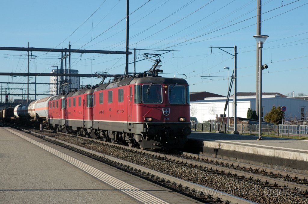 3466-0008-130115.jpg - SBB-CFF Re 4/4'' 11183 + SBB-CFF Re 4/4''' 11361 + SBB-CFF Re 4/4''' 11357 / Pratteln 13.1.2015