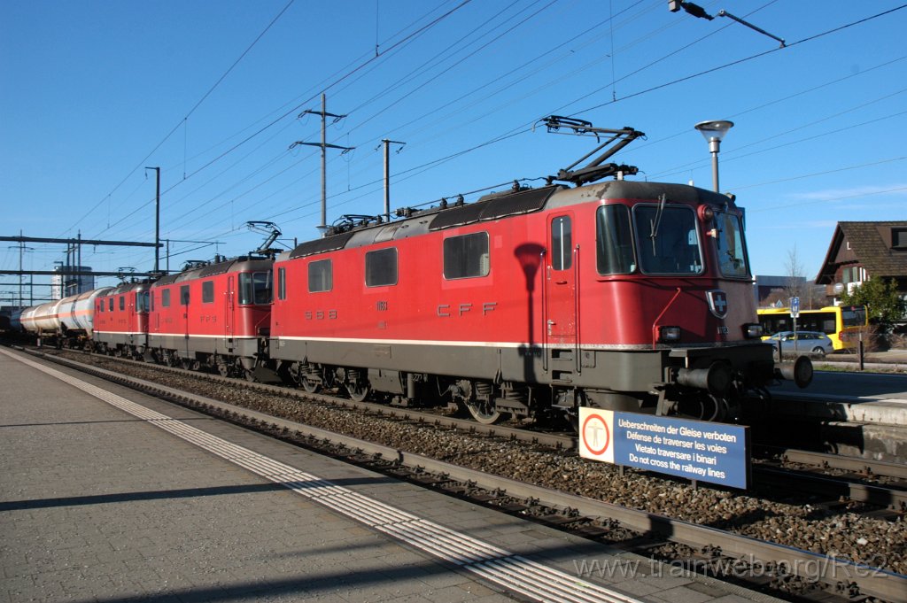 3466-0011-130115.jpg - SBB-CFF Re 4/4'' 11183 + SBB-CFF Re 4/4''' 11361 + SBB-CFF Re 4/4''' 11357 / Pratteln 13.1.2015