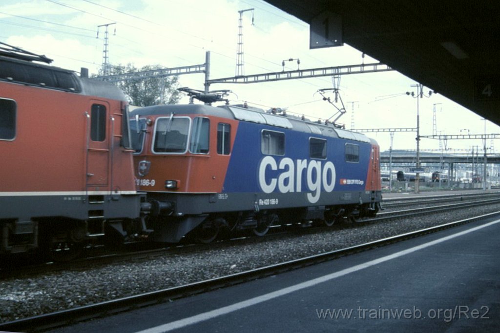 0989-0032.jpg - SBBC Re 420.186-9 / Zürich-Altstetten 29.8.2004