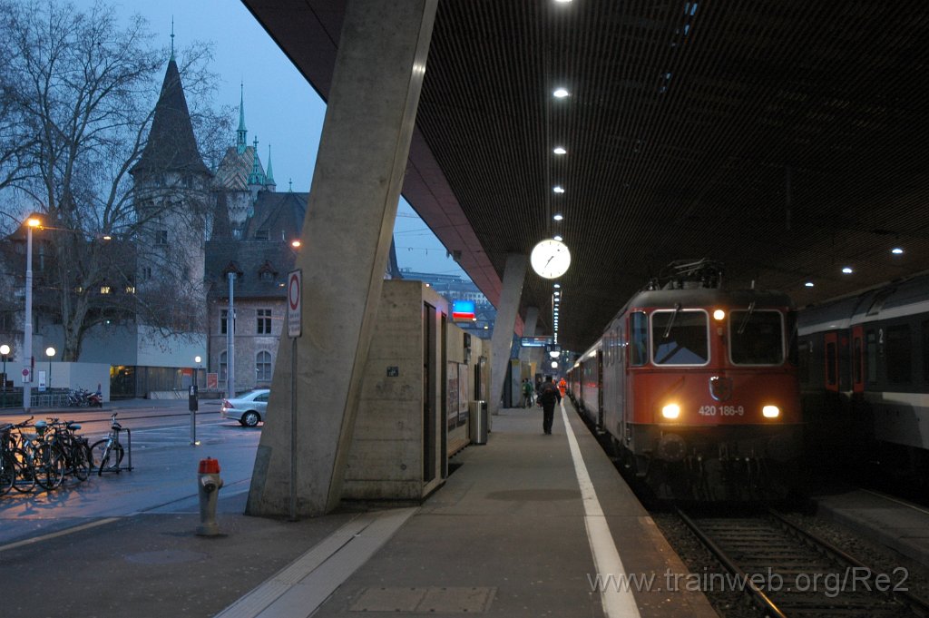 2069-0023-280211.jpg - SBBC Re 420.186-9 / Zürich HB 28.2.2011