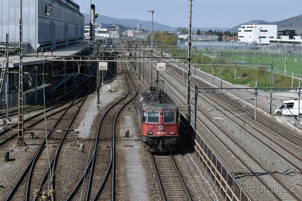 3852-0044-040416.jpg - SBBC Re 420.186-9 / Zürich-Mülligen (Hermetschloobrücke) 4.4.2016